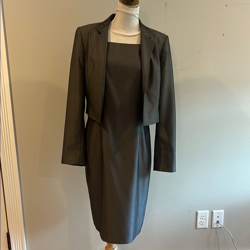Anne Klein Gray 2 Piece Suit Sleeveless Sheath Dress with Long Sleeve Jacket